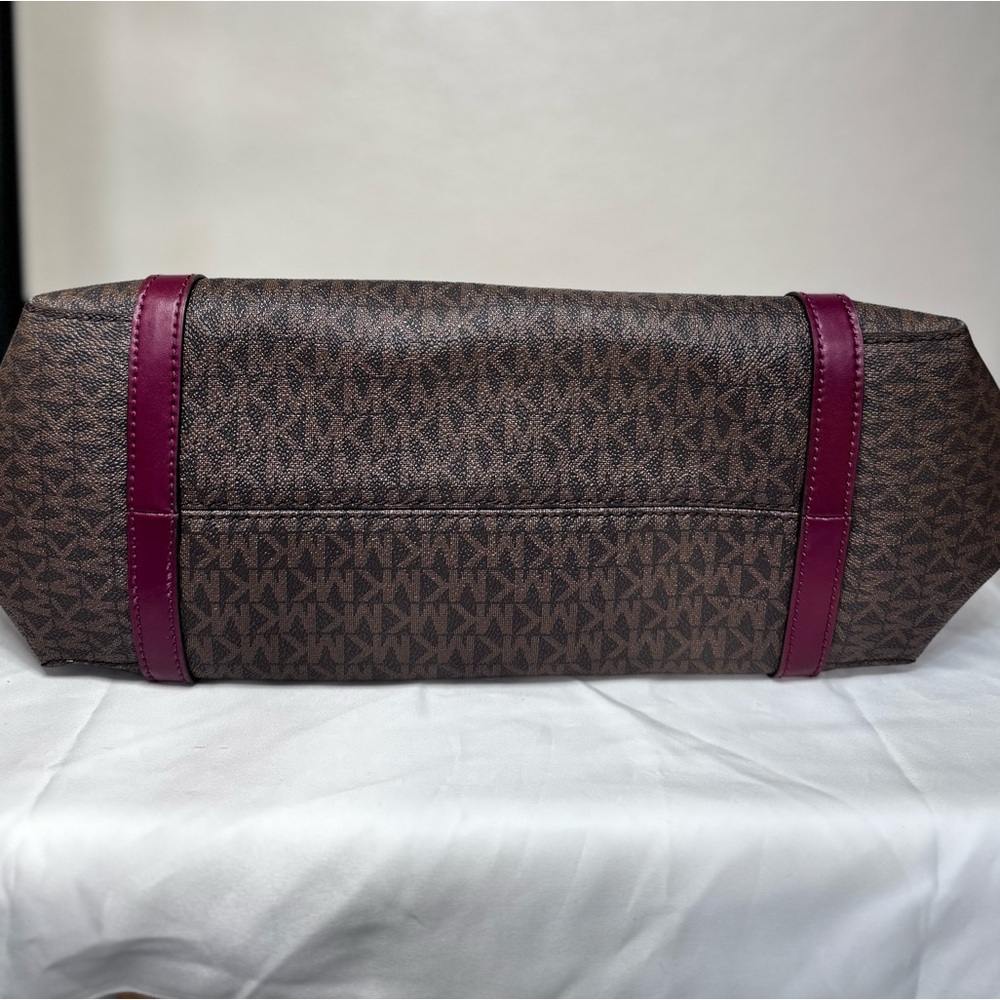 Michael Kors Tote Bag - Picture 4 of 6